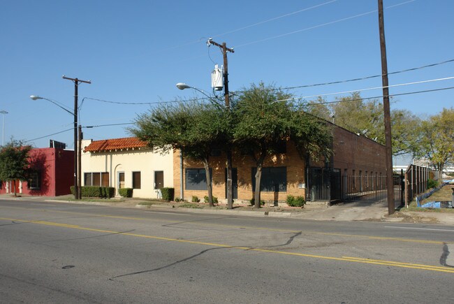 Ross Lofts in Dallas, TX - Foto de edificio - Building Photo