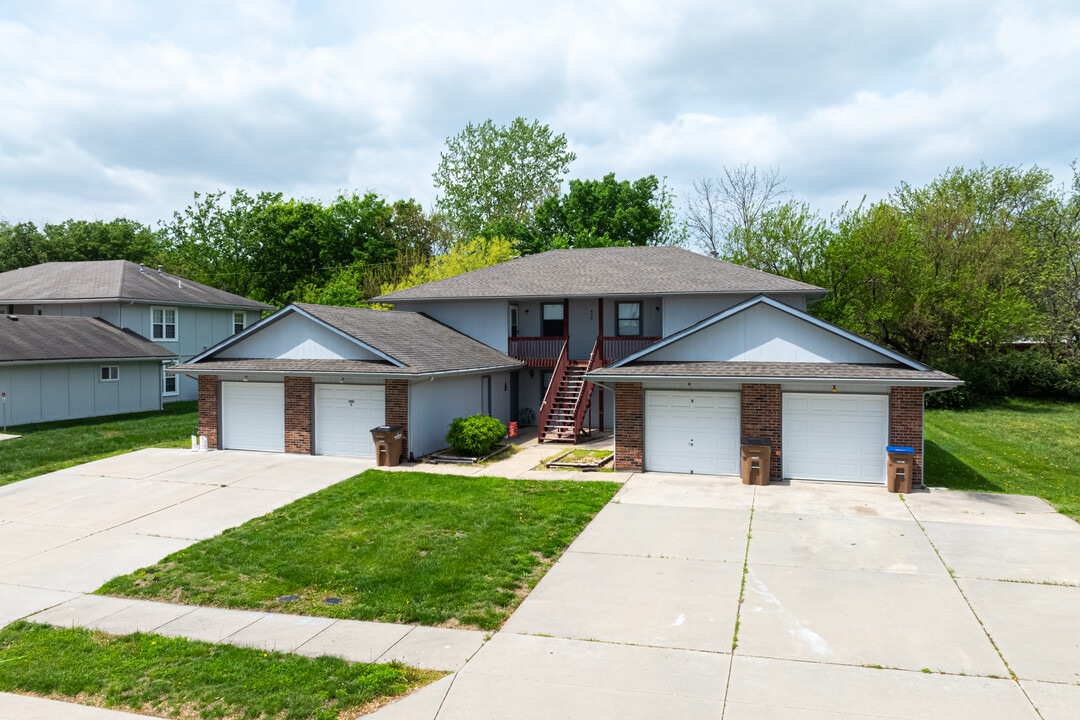 217 Sky Vue Dr in Raymore, MO - Building Photo