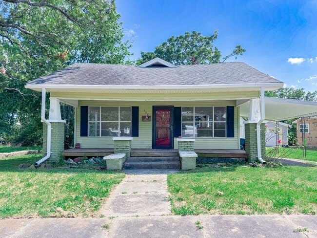 property at 308 W Seminole Ave