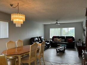 6770 Royal Palm Blvd, Unit Royal Park Gardens Condo in Margate, FL - Building Photo - Building Photo