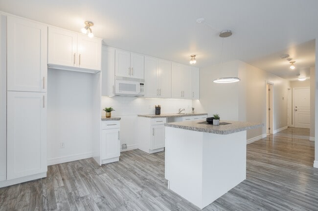 32-36 De L'aqueduc Rue in Varennes, QC - Building Photo - Building Photo