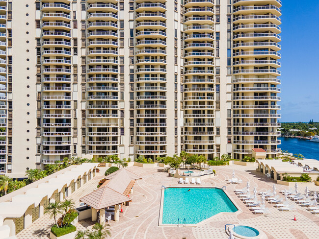 The Terraces At Turnberry in Miami, FL - Building Photo - Building Photo