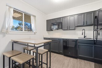 C6 Shepherd Ln in Chapel Hill, NC - Foto de edificio - Building Photo