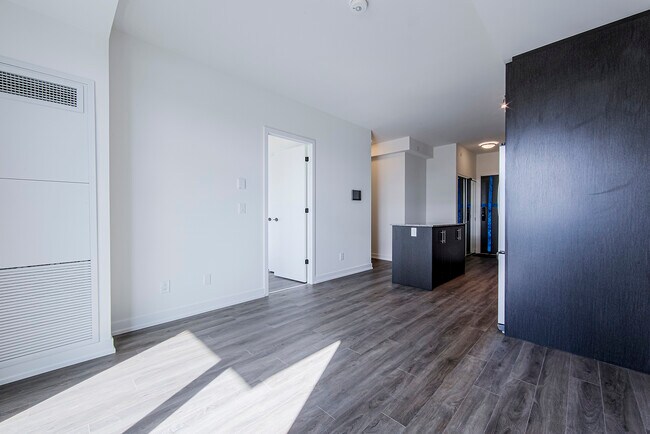 345-345 Wheat Boom Dr. in Oakville, ON - Building Photo - Building Photo
