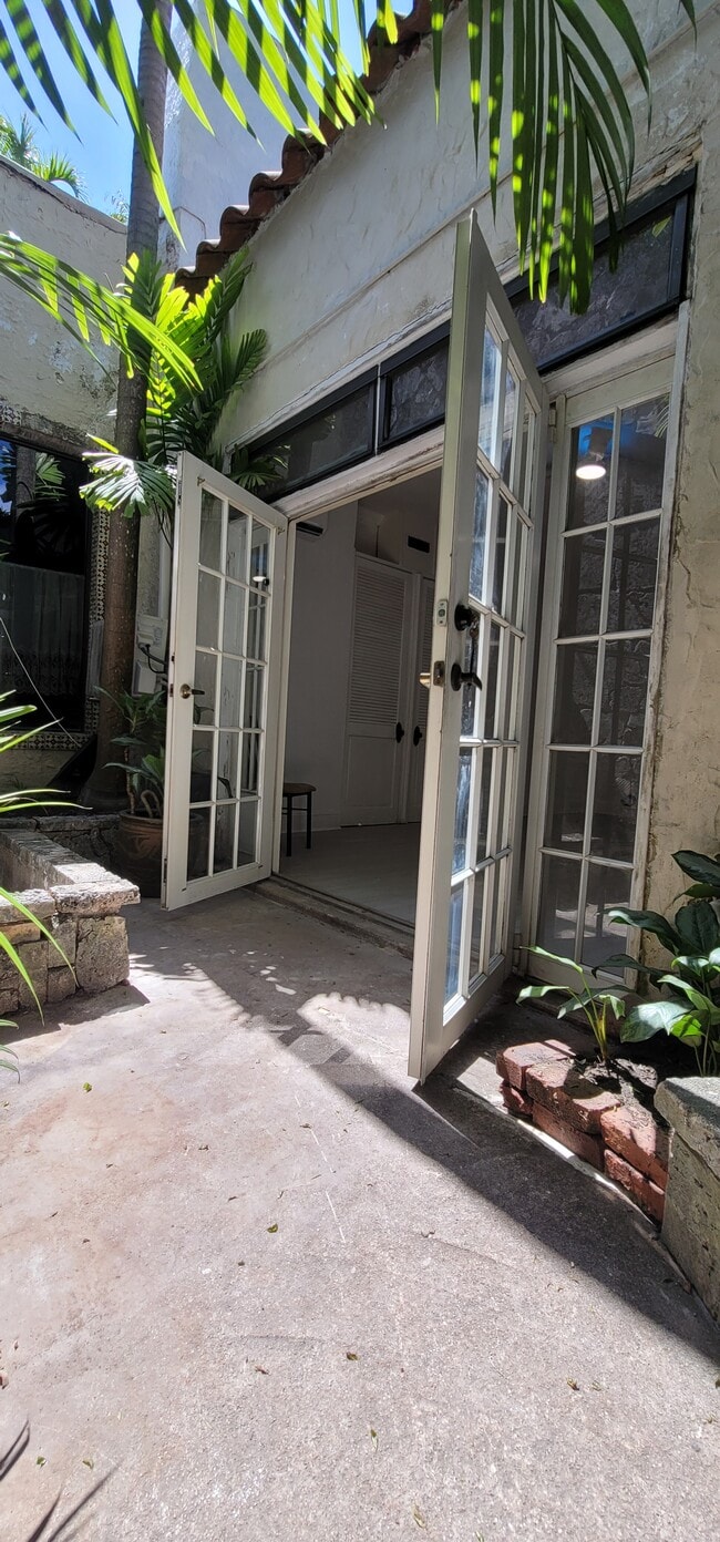 1245 Obispo Ave, Unit 1A in Coral Gables, FL - Building Photo - Building Photo