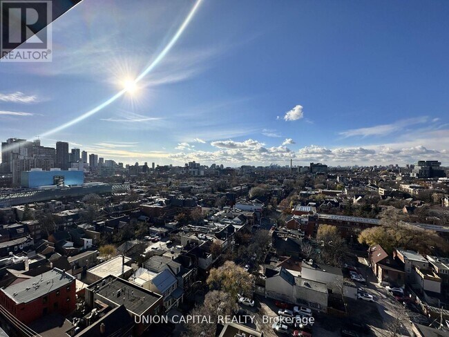 195 McCaul St in Toronto, ON - Building Photo - Building Photo