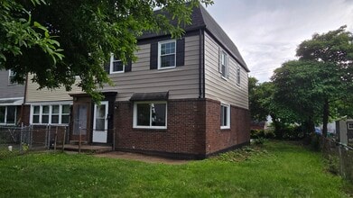 2423 Bloomsdale Rd in Levittown, PA - Building Photo - Building Photo