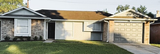 906 Dixie Dr in League City, TX - Building Photo - Building Photo