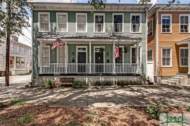 property at 533 E Broad St