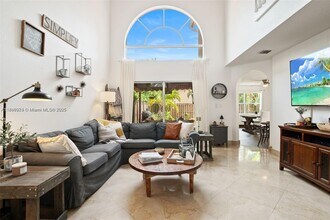 11341 NW 52nd Ln in Doral, FL - Building Photo - Building Photo