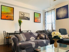 1721 Guilford Ave-Unit -Unit 2 in Baltimore, MD - Building Photo - Building Photo