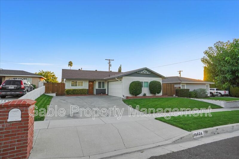 19824 Keaton St in Santa Clarita, CA - Building Photo