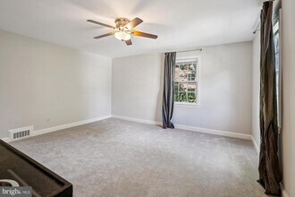 904 N Ivy St in Arlington, VA - Building Photo - Building Photo