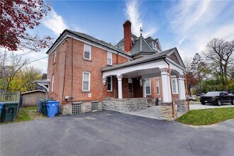 8 Sibley Pl in Rochester, NY - Building Photo - Building Photo