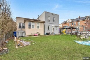 26 Green Ct, Unit Apartment for Rent in Lodi, NJ - Building Photo - Building Photo