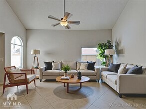 19242 N 5th Pl in Phoenix, AZ - Foto de edificio - Building Photo