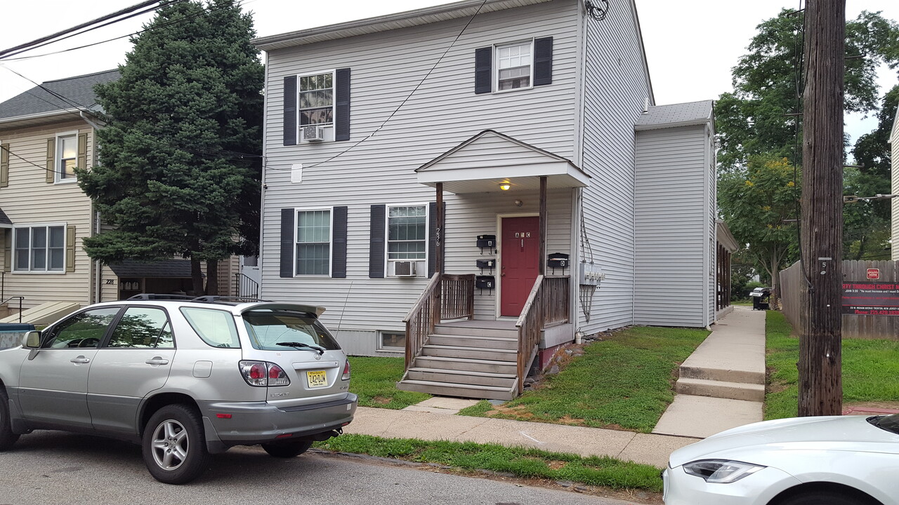 236 Washington St, Unit Apt. C in Morrisville, PA - Building Photo