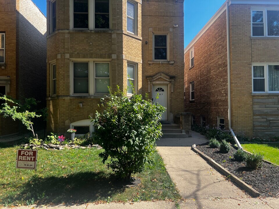 5437 N Sawyer Ave, Unit 1 in Chicago, IL - Building Photo