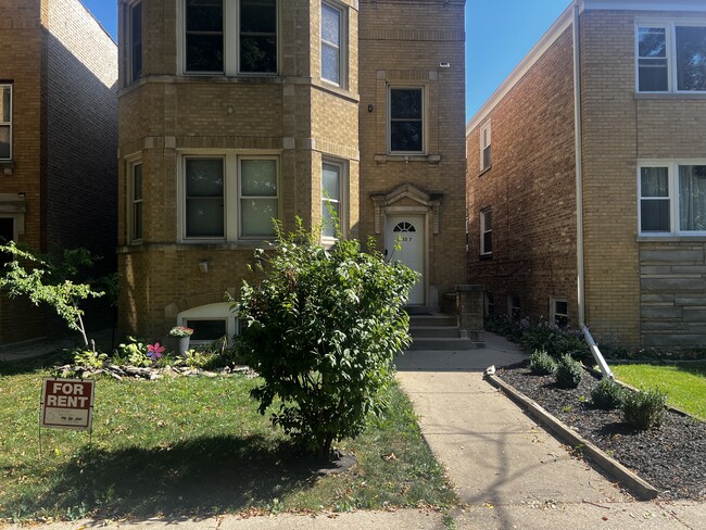 5437 N Sawyer Ave, Unit 1