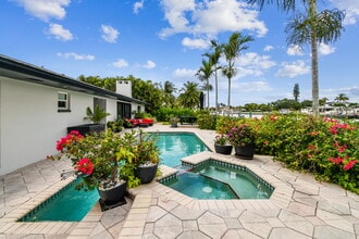 221 Howard Dr in Belleair Beach, FL - Building Photo - Building Photo