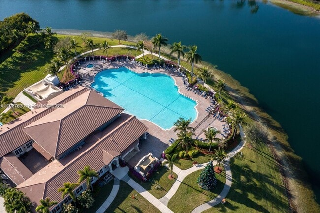 22561 SW 88th Pl in Cutler Bay, FL - Foto de edificio - Building Photo