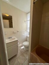 18 Lincoln St, Unit 2 in Newton, MA - Building Photo - Building Photo