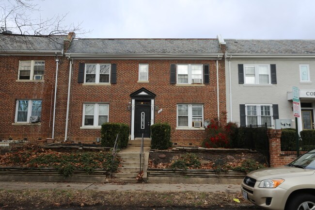 1826 C St SE in Washington, DC - Foto de edificio - Building Photo