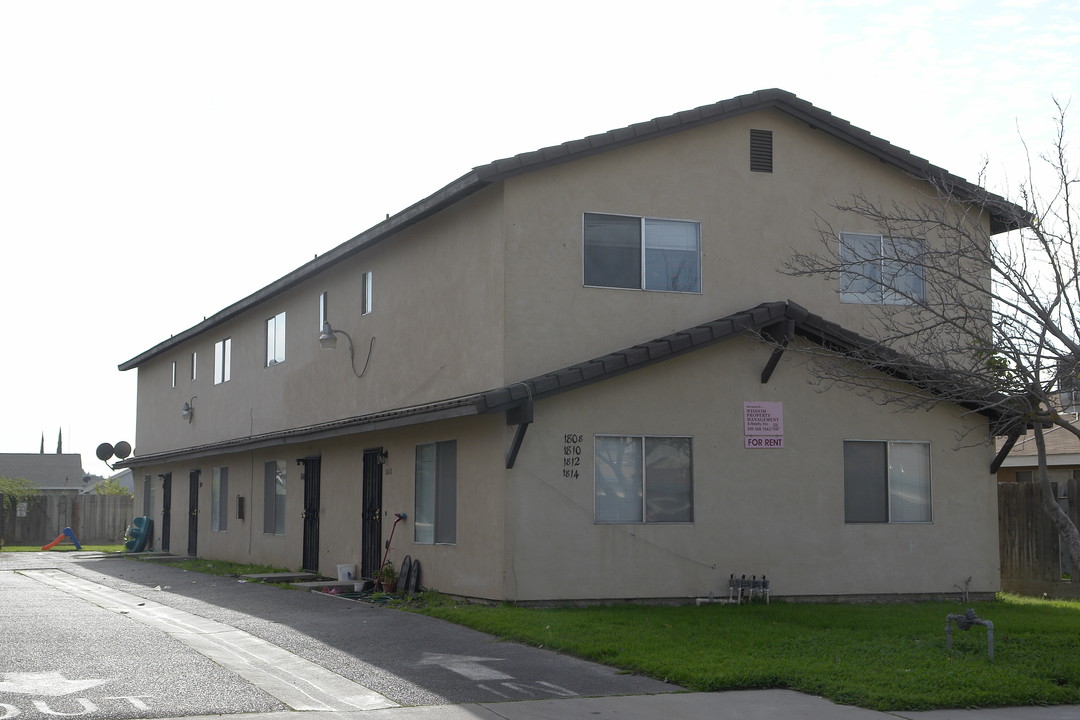 1808-1814 Carter Way in Atwater, CA - Building Photo