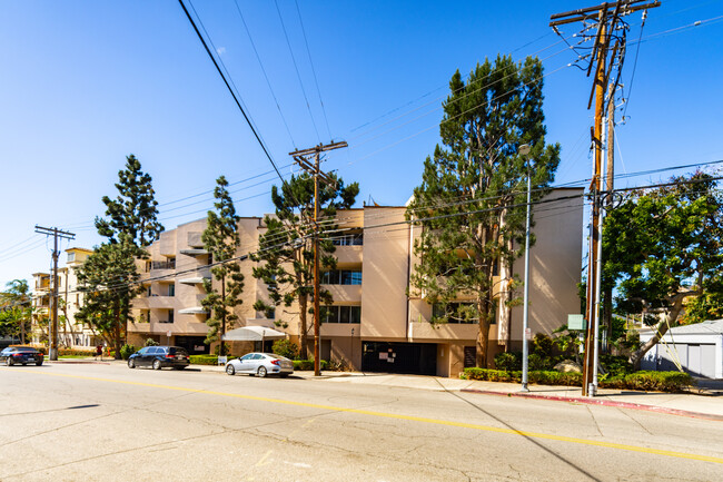 725 S Barrington Ave in Los Angeles, CA - Building Photo - Building Photo