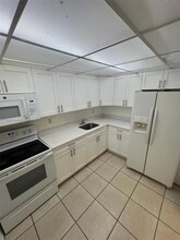 4215 N University Dr in Sunrise, FL - Building Photo - Building Photo