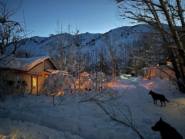131 Crowley Lake Dr in Crowley Lake, CA - Building Photo - Building Photo