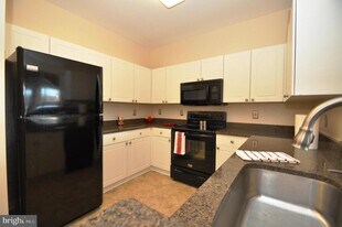 4550 Strutfield Ln in Alexandria, VA - Building Photo