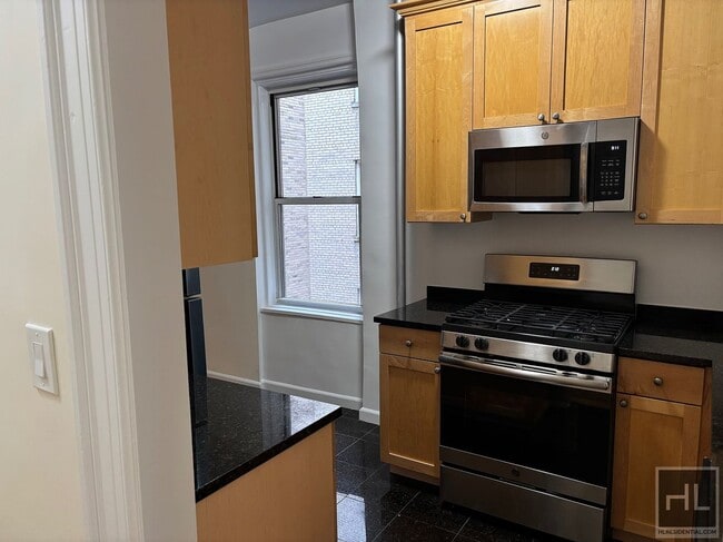 117 W 13th St