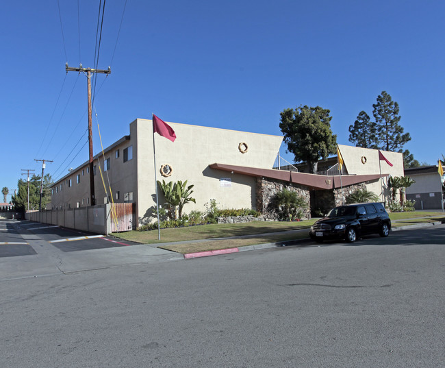 Cliff Manor Apartments in Garden Grove, CA - Foto de edificio - Building Photo