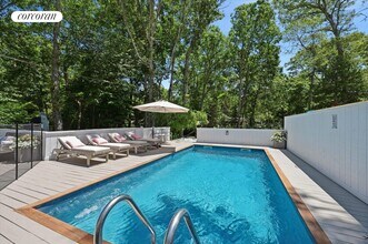 15 Tyrone Dr in East Hampton, NY - Building Photo - Building Photo