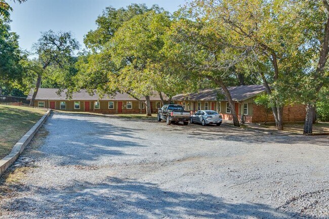 601 W College St-Unit -1 in Grapevine, TX - Building Photo - Building Photo