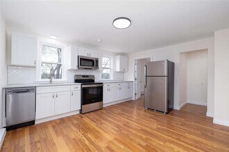 12 Old Park Ave in Cranston, RI - Building Photo - Building Photo