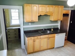 154 Edgemere Ave, Unit 154 Edgemere Ave in West Hartford, CT - Building Photo - Building Photo