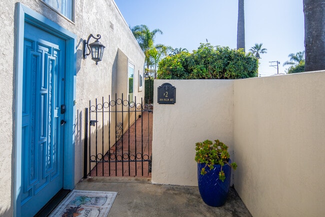 369 Palm Ave in Coronado, CA - Building Photo - Building Photo