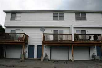 92 Commodore Commons Ct in Derby, CT - Building Photo - Building Photo