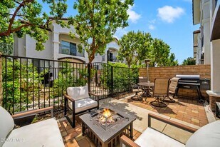 2367 Chiquita Ln in Thousand Oaks, CA - Building Photo