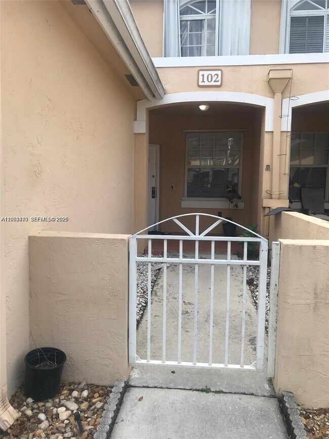 14621 Balgowan Rd in Miami Lakes, FL - Building Photo - Building Photo