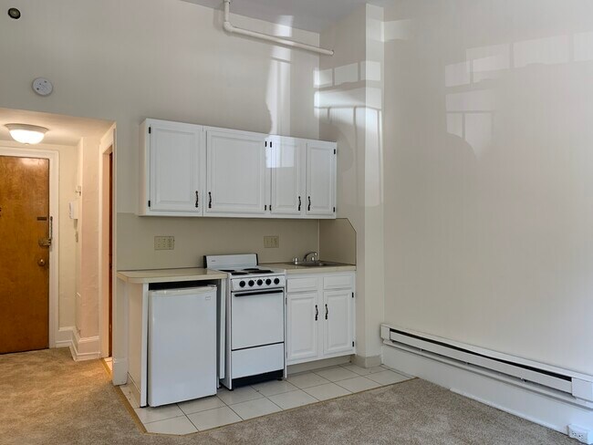 1223 Beacon St, Unit 105 in Brookline, MA - Building Photo - Building Photo
