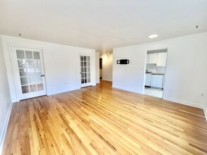 1800 Taylor Ave N, Unit 307 in Seattle, WA - Building Photo - Building Photo