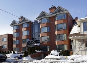 Canal View Place in Ottawa, ON - Building Photo