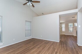 6 Tranquil Glade Pl in The Woodlands, TX - Foto de edificio - Building Photo