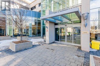 125 Village Green Square in Toronto, ON - Building Photo - Building Photo