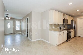 8045 Lamb Ct in Jacksonville, FL - Building Photo - Building Photo
