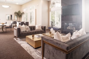 Broadmoor at Jordan Creek in West Des Moines, IA - Building Photo