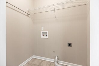 401 Barry McCaffrey Blvd, Unit F2 in Hinesville, GA - Foto de edificio - Building Photo